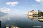 Il castello di Chillon che si specchia nel lago di Ginevra, La Svizzera.