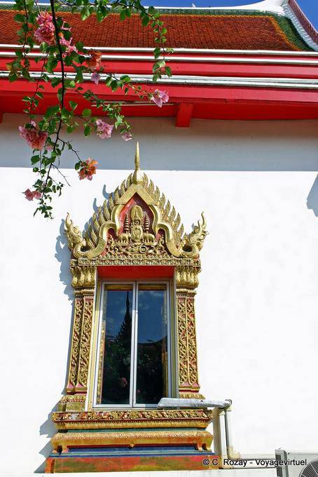 Un ornato finestra, Wat Choeng Phanan, Ayutthaya - La Tailandia