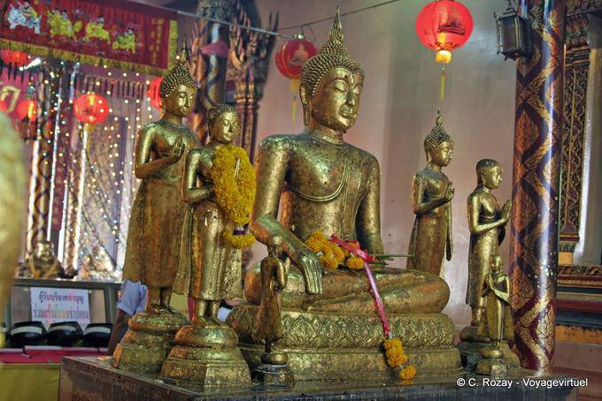 Raccolta di Buddha, Wat Choeng Phanan, Ayutthaya - La Tailandia