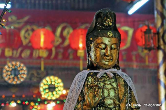 Nel santuario cinese di Lady Dok Mak Soi Wat Choeng Phanan, Ayutthaya - La Tailandia
