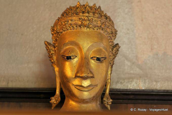 Atipico testa di Buddha, Wat Choeng Phanan, Ayutthaya - La Tailandia