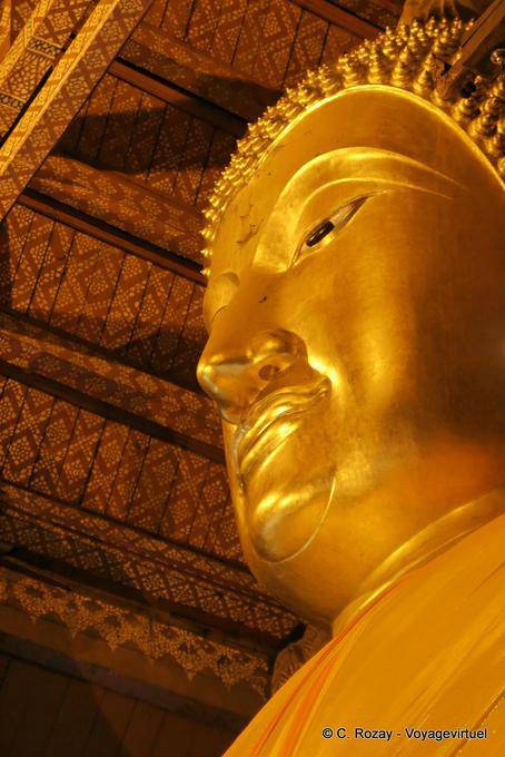 Luang Phor sinistra il profilo di A, Wat Choeng Phanan, Ayutthaya - La Tailandia
