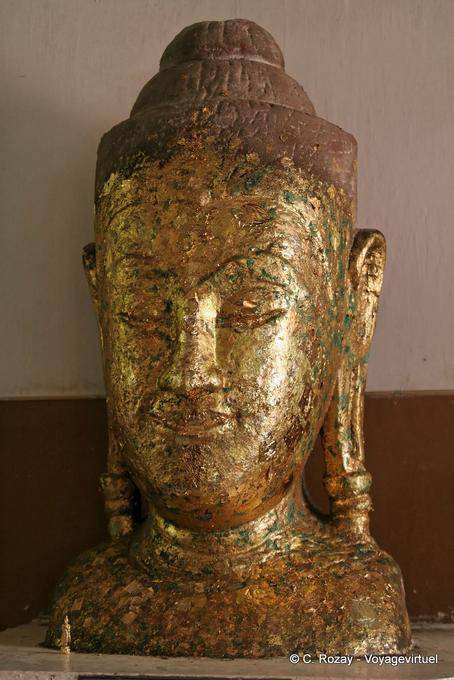 Buddha testa placcato con foglia d'oro, Wat Phra Sri Samphet, Ayutthaya - La Tailandia