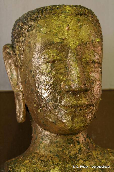 Busto di un antico Buddha, Wat Phra Sri Samphet, Ayutthaya - La Tailandia