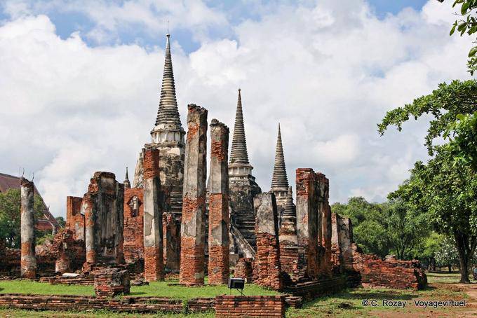 Le colonne del grande tempio, Wat Phra Sri Samphet, Ayutthaya - La Tailandia