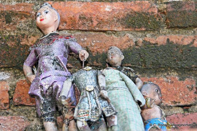 Bambole di preghiera, il Wat Phra Sri Samphet, Ayutthaya - La Tailandia