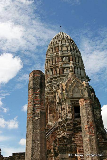 Vista cella del prang, Wat Raj Burana, Ayutthaya - La Tailandia