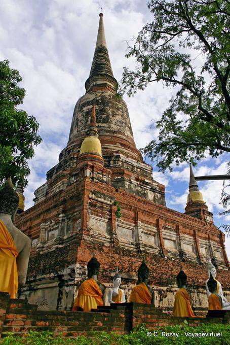 Pagoda che celebra la sconfitta dei birmani, Wat Yai Chai Mongkol, Ayutthaya - La Tailandia