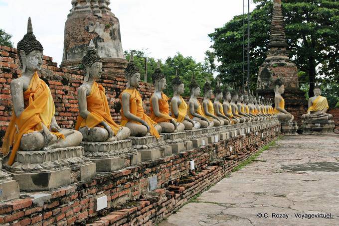 Allineamento Buddha seduto, Wat Yai Chai Mongkol, Ayutthaya - La Tailandia