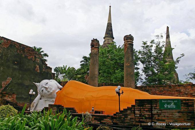 Buddha sdraiato, Wat Yai Chai Mongkol, Ayutthaya - La Tailandia