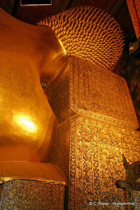 Poggiatesta Buddha sdraiato, Wat Pho (Wat Phra Chettuphon), Bangkok - La Tailandia