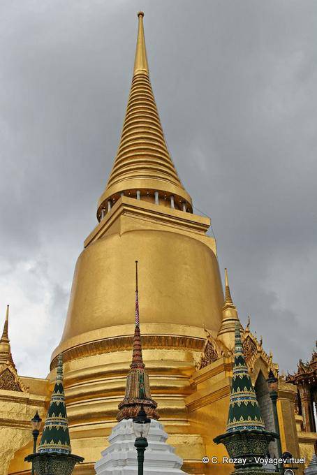 Stupa dorato, Wat Phra Kaew, Bangkok - La Tailandia