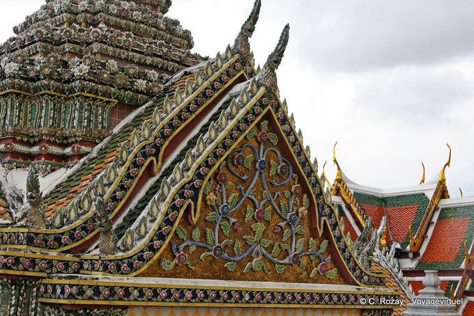 Tetto Sawetkudakarn Viharn Phra Yod, Wat Phra Kaew, Bangkok - La Tailandia
