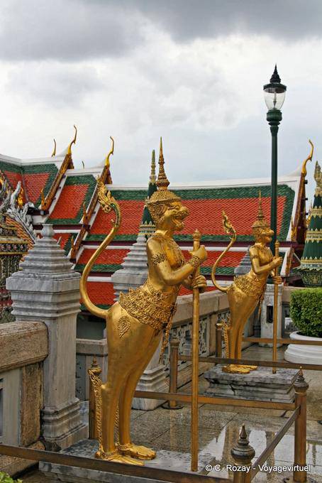 Aponsi su una terrazza, Wat Phra Kaew, Bangkok - La Tailandia