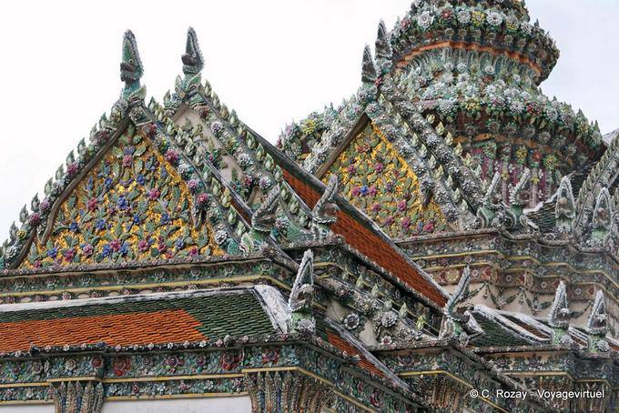 Particolare di vihan Yod, Wat Phra Kaew, Bangkok - La Tailandia
