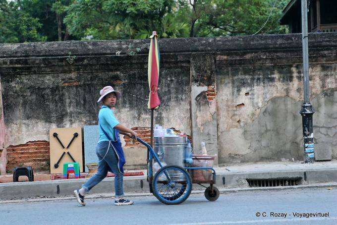 Venditore ambulante, Chiang Mai - La Tailandia