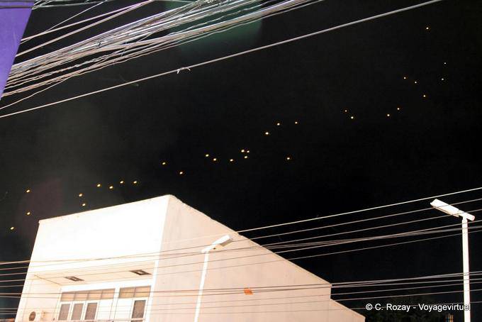 Sfilata di lanterne del cielo nel cielo, Chiang Mai - La Tailandia