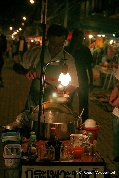 Zuppa marchand mercato notturno, Chiang Mai - La Tailandia