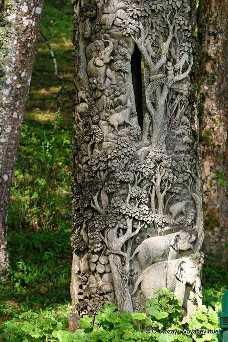 Complicato tronco intagliato, Phuping Palace, Chiang Mai - La Tailandia