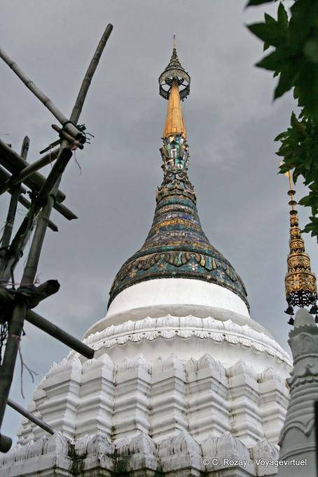 Decorazione di chedi di Wat Suan Dok, Chiang Mai Tempio - La Tailandia