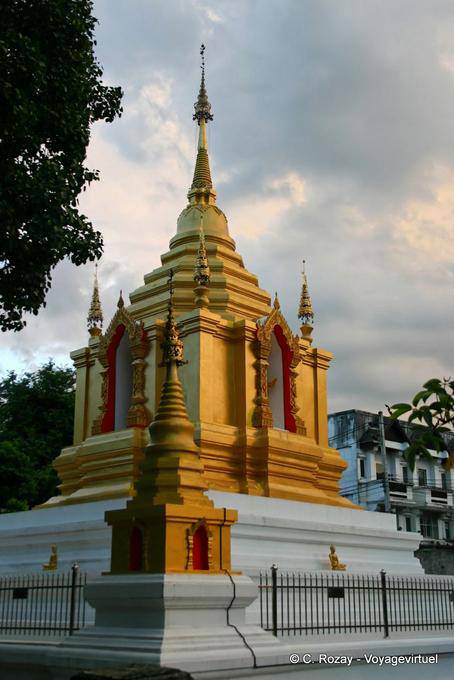 A base quadrata chedi, Suan Dok, Chiang Mai Tempio - La Tailandia