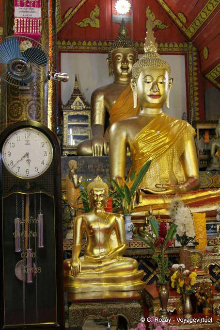 L'orologio e Buddha, Chiang Mai Tempio - La Tailandia