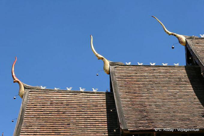 Ornamenti Tetto, Wat Phan Tao, Chiang Mai Temple - La Tailandia