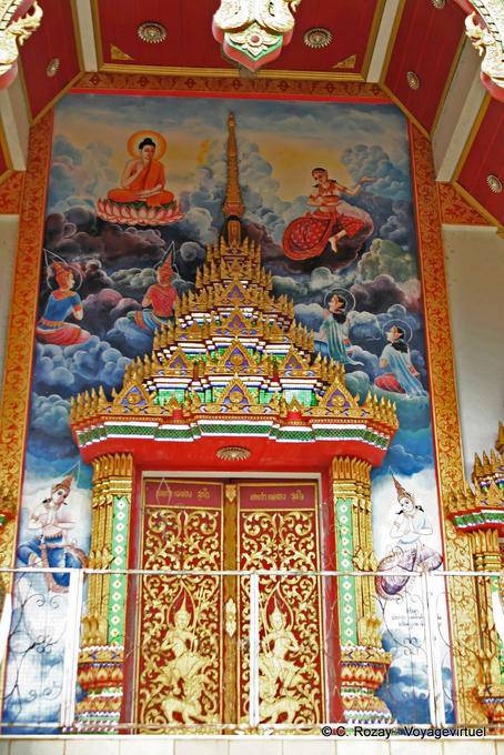 La vita del Buddha raffigurato una porta, tempio vicino a Chiang Mai - La Tailandia