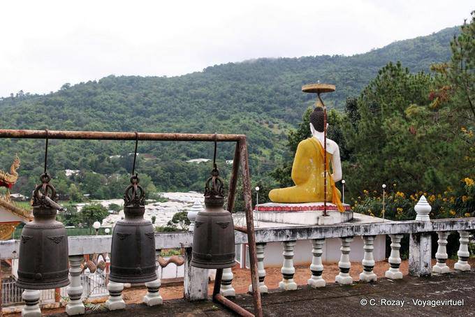 A campane del tempio vicino a Chiang Mai - La Tailandia
