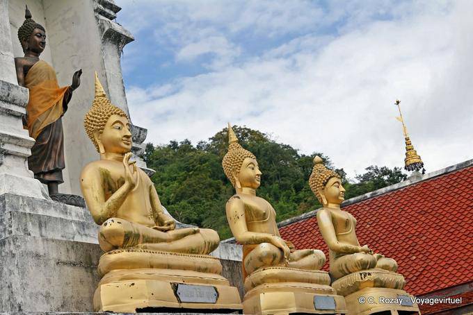 Buddha in quattro differenti posture, Chiang Mai - La Tailandia
