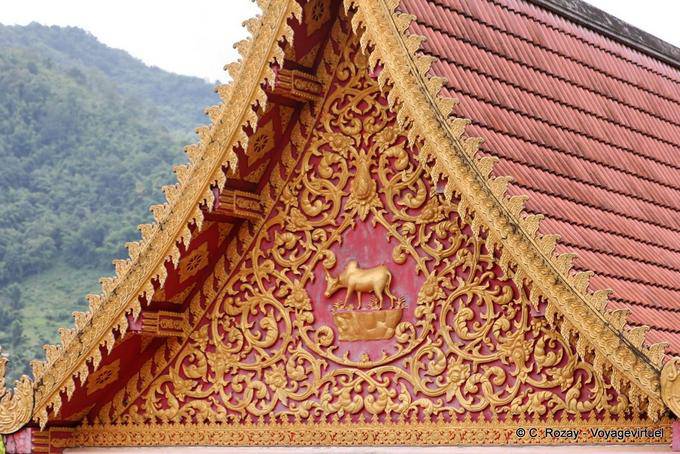 Rappresentazione zebù di un tempio, montagna vicino a Chiang Mai - La Tailandia