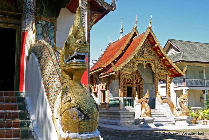 Naga e piccolo viharn, Wat Chedi Luang, Chiang Mai - La Tailandia