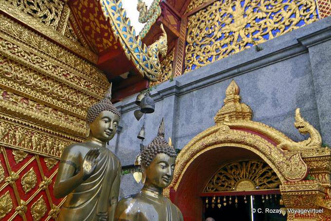 Statua Buddha con la fiamma di illuminazione, Wat Doi Suthep, Chiang Mai - La Tailandia