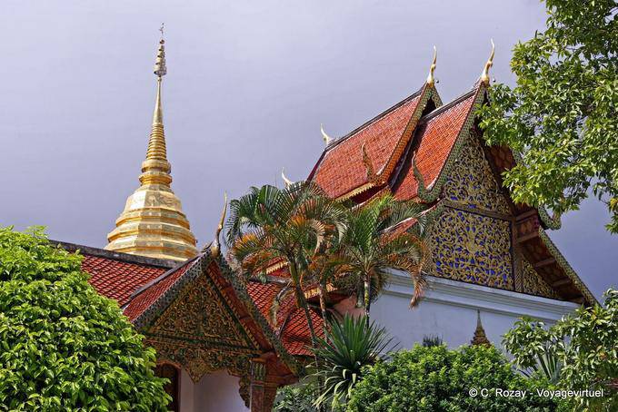 Il Santuario visto da dietro, Wat Doi Suthep, Chiang Mai - La Tailandia