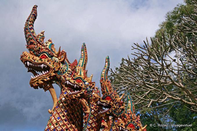 Trio di colorato Naga, Wat Doi Suthep, Chiang Mai - La Tailandia