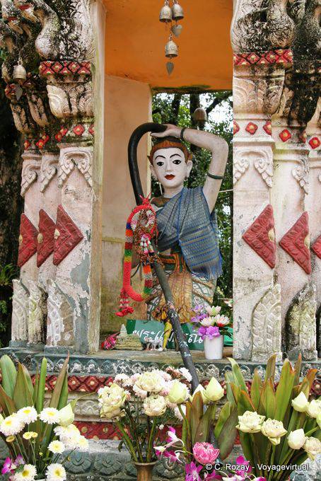 Statua a le campane, il Wat Doi Suthep, Chiang Mai - La Tailandia