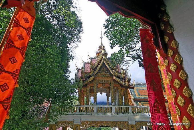 Piccolo tempio aperto, Wat Doi Suthep, Chiang Mai - La Tailandia