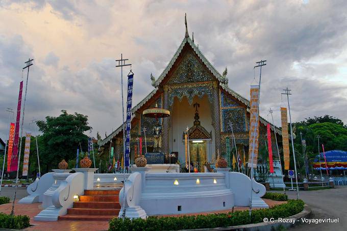 L'esterno della Wihan Luang, il Wat Phra Singh, Chiang Mai - La Tailandia