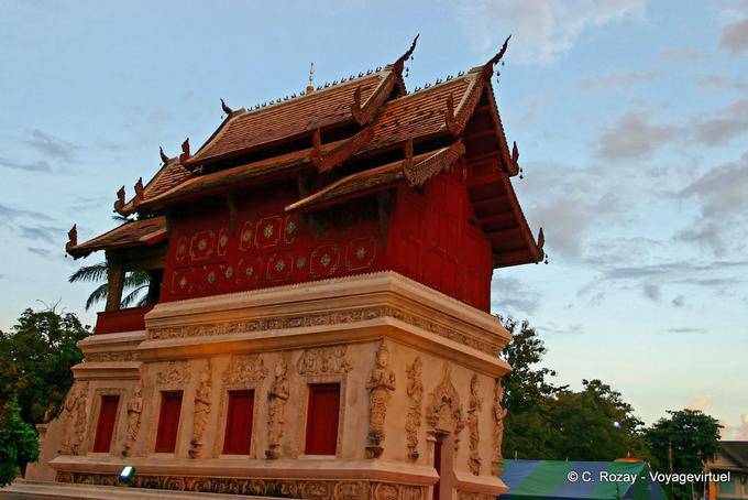 Ho Trai (biblioteca tempio), Wat Phra Singh, Chiang Mai - La Tailandia
