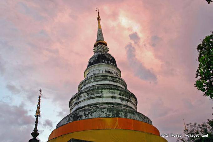 Phradhatluang chedi, Wat Phra Singh, Chiang Mai - La Tailandia