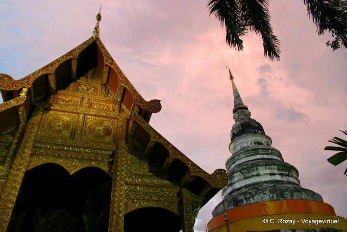 Il Ubosot visto al tramonto, Wat Phra Singh, Chiang Mai - La Tailandia
