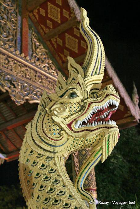 I denti del naga, Wat Phra Singh, Chiang Mai - La Tailandia