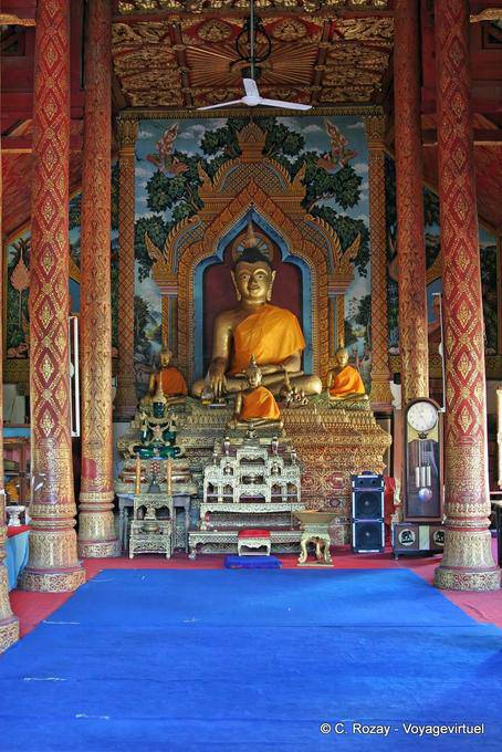 Altro altare buddista, Wat Phra Singh, Chiang Mai - La Tailandia