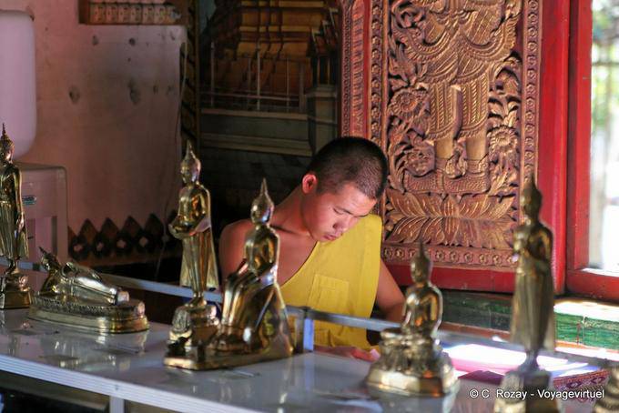 Monaco studioso Wat Phra Singh, Chiang Mai - La Tailandia