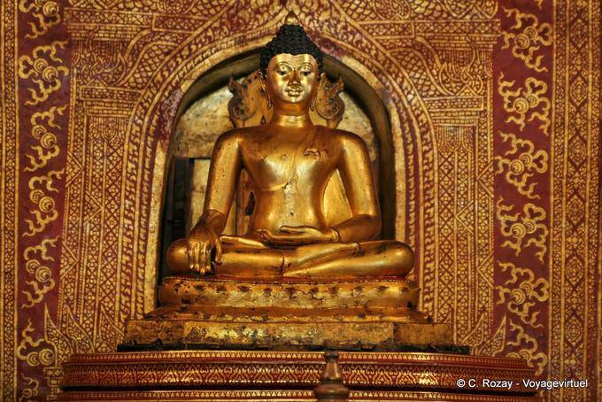 Phra Buddha statue Sihing, Wat Phra Singh, Chiang Mai - La Tailandia