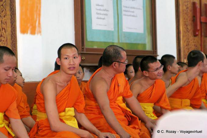 Monaci Assemblea, Wat Phra Singh, Chiang Mai - La Tailandia