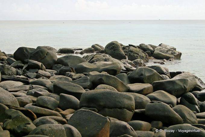 Rocce sulla Lüem Po, Koh Phi Phi - La Tailandia