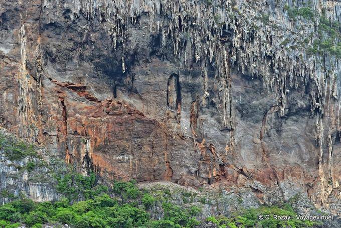 Sul lato di Wang lungo Cave, Koh Phi Phi - La Tailandia