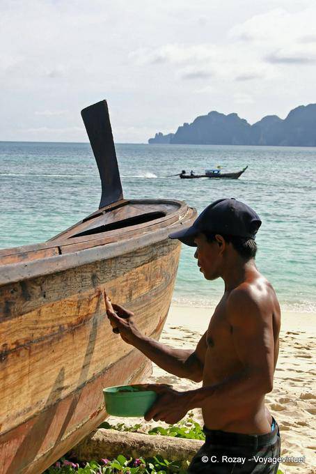 Manutenzione della barca, Koh Phi Phi - La Tailandia