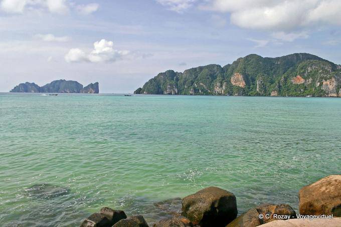 Another view from Long Beach, Koh Phi Phi - La Tailandia